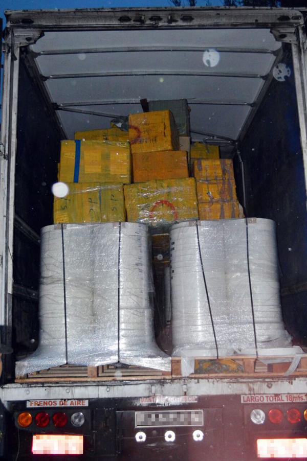 Eran 193 cajas disimuladas entre bobinas de papel siliconado