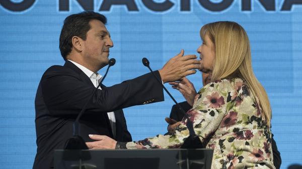 El abrazo de Sergio Massa y Margarita Stolbizer en la convencin de FR-UNA Adrin Escandar
