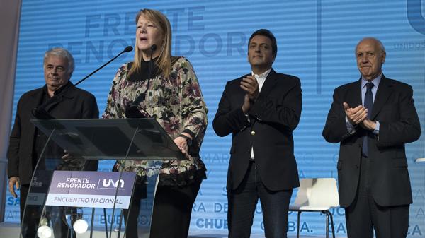 Los referentes del Frente Renovador UNA escuchan y aplauden a Stolbizer (Adrián Escandar)