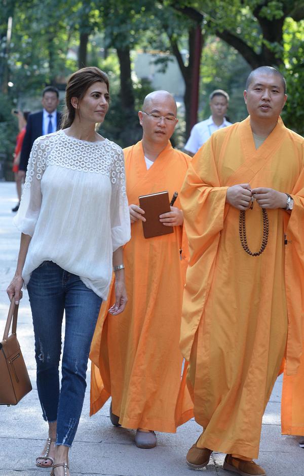 Awada visitó un templo budista en China. (Maria Pia Delneri)