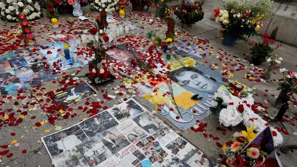Cantos, gritos y lágrimas, la postal más repetida entre los fanáticos (Reuters)