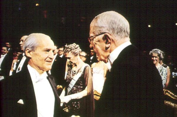 Luis Federico Leloir, al recibir el Premio Nobel de Química, en 1970