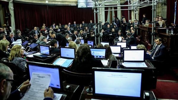 La sesión en el Senado (Télam)