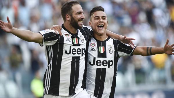 Gonzalo Higuaín y Paulo Dybala, argentinos nominados al Balón de Oro 2016 (Reuters)