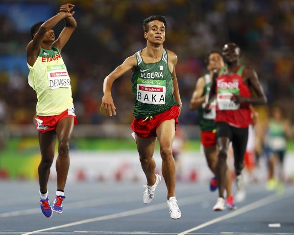 El momento en que el argelino conseguía batir el récord mundial en los Juegos Paralímpicos (Reuters)