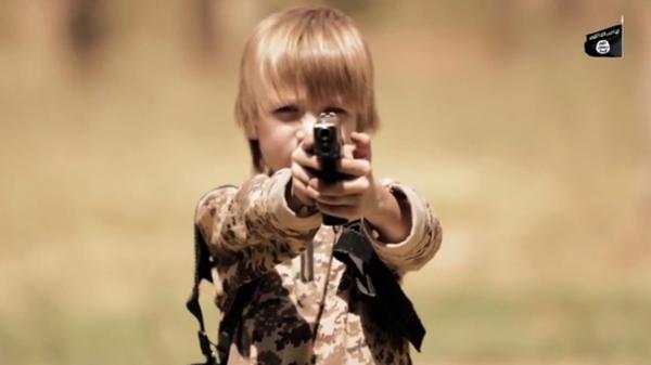 Uno de los “cachorros del califato” no parece tener más de diez años