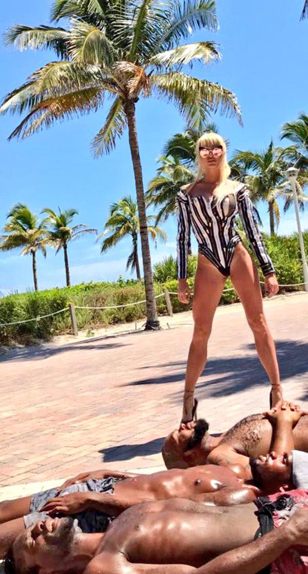 Vicky Xipolitakis en Miami (Crédito: Twitter @VXipolitakisOK)