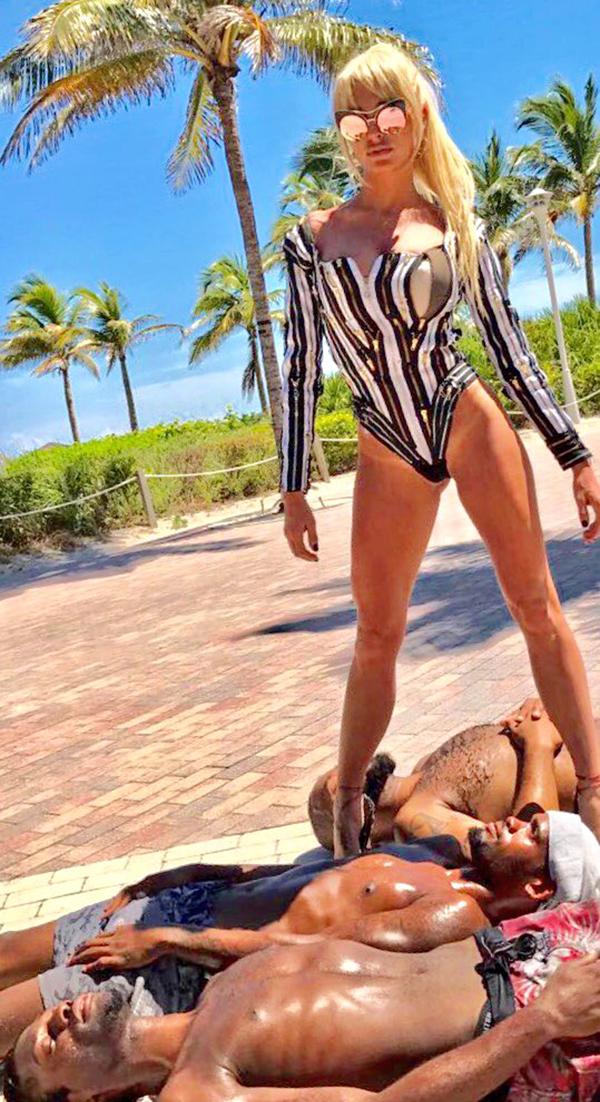 Vicky Xipolitakis en Miami (Crédito: Twitter @VXipolitakisOK)