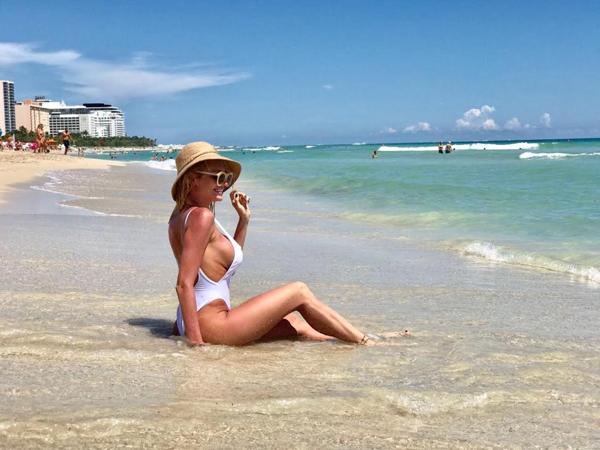 Vicky Xipolitakis en Miami (Crédito: Twitter @VXipolitakisOK)