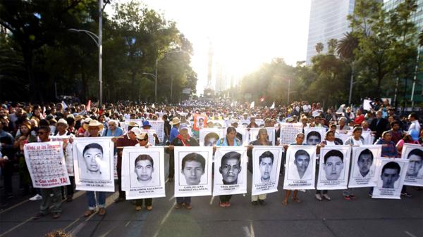 Las marchas por la desaparición de los 43 de Ayotzinapa fueron masivas en la Ciudad de México