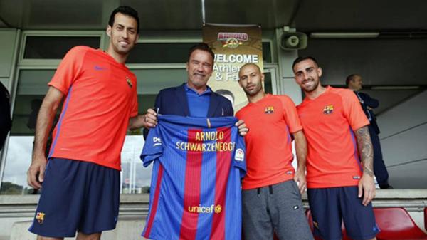 Busquets, Schwarzenegger, Mascherano y Paco Álcacer en Barcelona (Fcbarcelona)