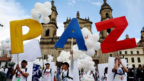 Un grupo de colombianos que piden por la paz (EFE)