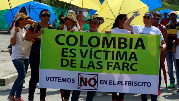 El “no” al acuerdo de paz entre el gobierno y las FARC, ganó en las urnas (Reuters)