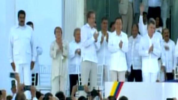 Nicolás Maduro con las manos al costado cuando anunciaron al rey emérito Juan Carlos y a Mauricio Macri