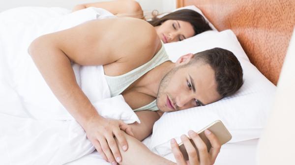 La infidelidad empieza en el interior y luego se traslada al cuerpo (IStock)