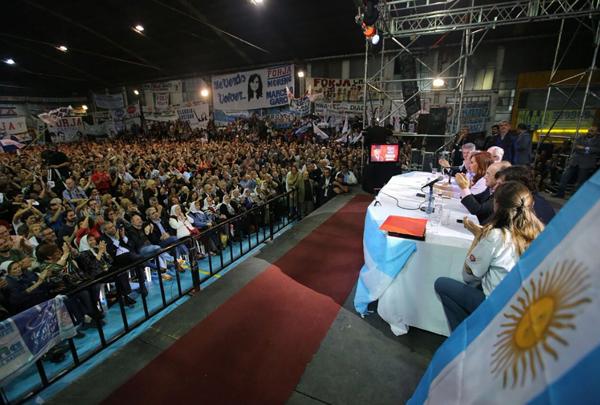 Aníbal Fernández, Martín Sabbatella y Hebe de Bonafini, en primera fila