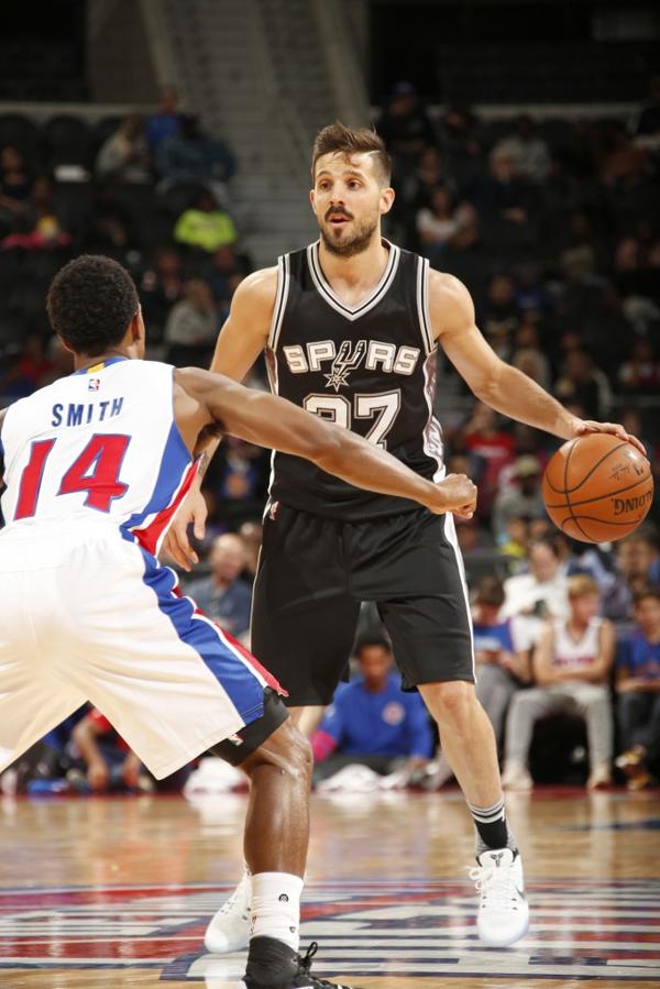 Nicolás Laprovittola dio cuatro asistencias en su tercer partido con los San Antonio Spurs (AFP)