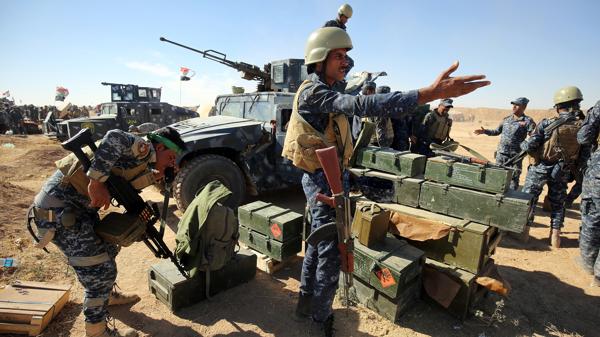 El ejército iraquí busca obligar a los terroristas a refugiarse en tierras sirias (AFP)