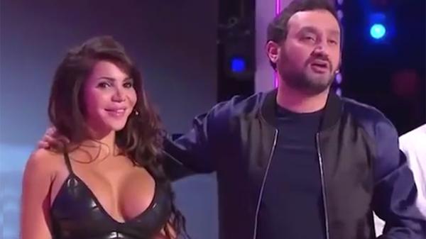 Soraya Riffy con Cyril Hanouna, otro de los conductores que celebró el ataque sexual