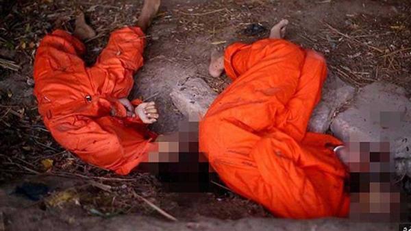 Así yacen los cuerpos de los hombres asesinados