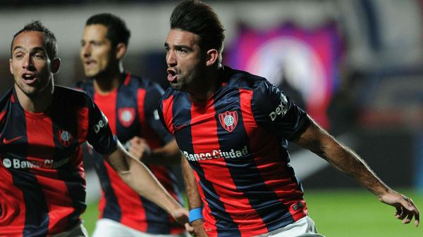 Martín Cauteruccio lleva anotados tres goles en cinco partidos en este torneo (Télam)