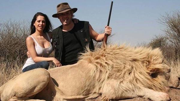 Victoria Vannucci y Matías Garfunkel, tras cazar un león