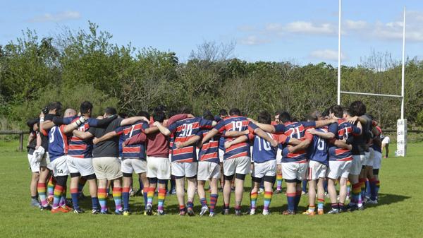Las medias arco iris identifican la lucha del equipo (Ciervos Pampas Rugby Club)
