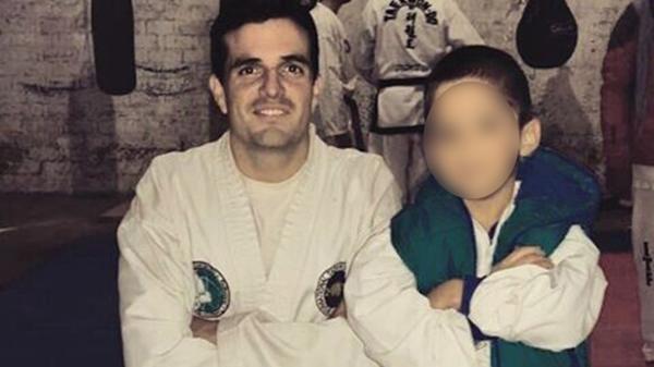 Con el niño que sería su hijo