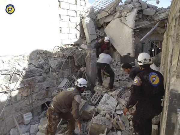 Los cascos blancos de la Defensa Civil Siria (Syrian Civil Defense White Helmets via AP)