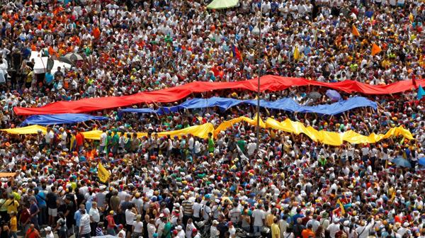 Venezuela vivió una jornada de protestas el miércoles contra la suspensión del referéndum revocatorio (Reuters)
