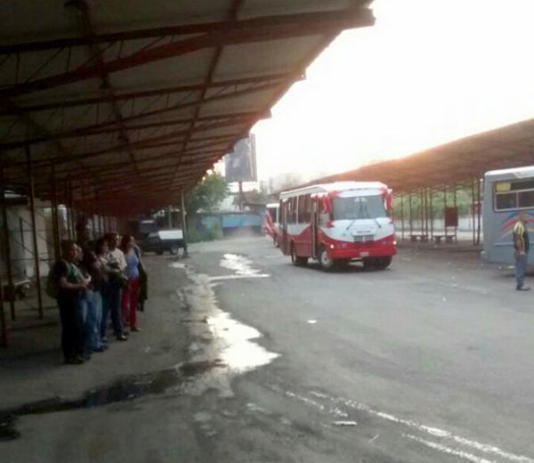 Una terminal de buses casi vacía (@VVperiodistas)