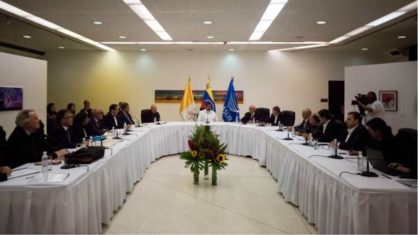 La mesa de diálogo entre el gobierno y la oposición (EFE)