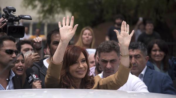 Cristina Kirchner cuando llegaba a declarar a los tribunale de (Adrián Escandar)