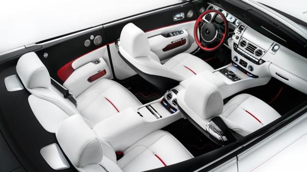 El interior del Dawn logra una combinación armoniosa entre los detalles exquisitos y el confort