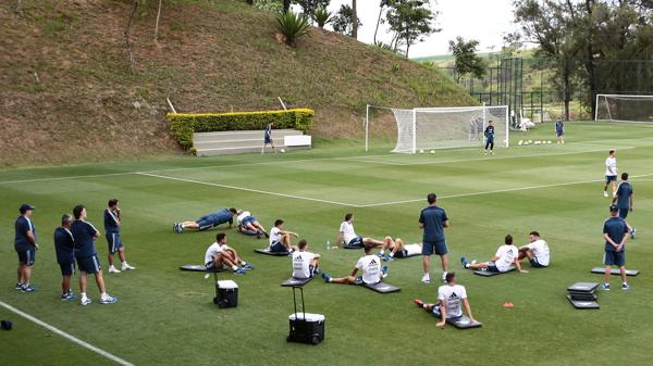 La primera práctica contó con 15 jugadores. El martes por la mañana quedará conformado el plantel total (Reuters)