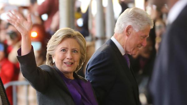 Hillary y Bill Clinton (AP)