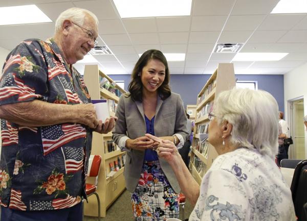 Stephanie Murphy, en octubre, durante encuentro con electores en Florida (AP)
