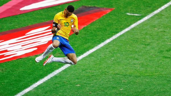 Neymar marcó el segundo tanto, tras un error defensivo argentino (Reuters)