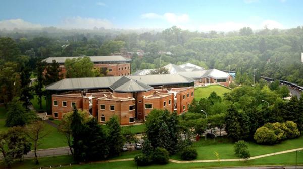 El Instituto Tecnológico y de Estudios Superiores de Monterrey , México, ocupó el primer puesto del QS de empleabilidad en la región y la Universidad Austral el puesto 6.