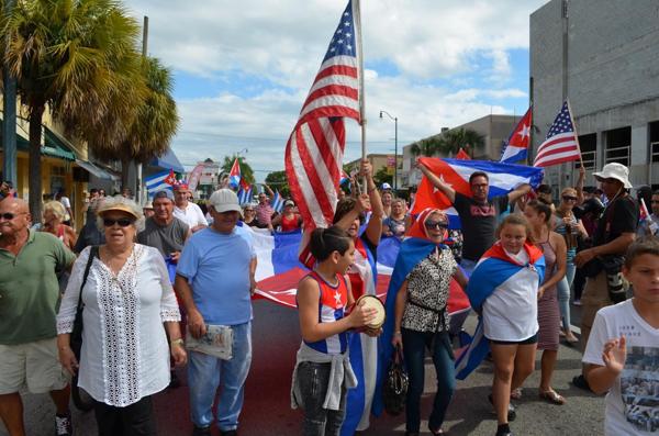 Cubanos exiliados en Miami celebran la muerte del líder de la revolución cubana Fidel Castro (EFE)
