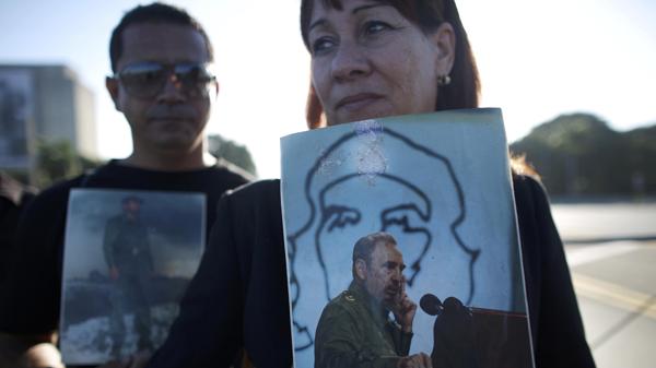 Cientos de personas recuerdan al ex presidente en la Plaza de la Revolución (Reuters)