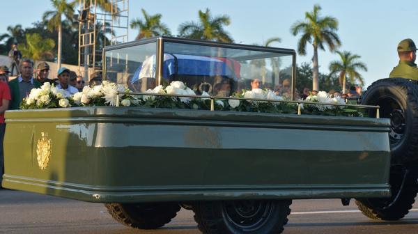 Los cubanos despiden a Fidel Castro AFP)