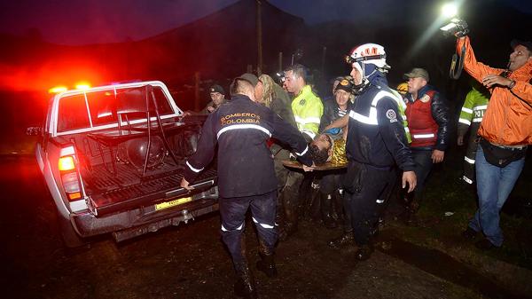 Johan Alexis Ramírez ayudó y guió a los rescatistas en las primeras tareas. Conoce como nadie el Cerro Gordo, en La Unión (AFP)