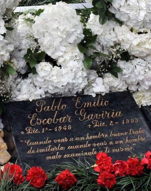 La lápida donde descansan los restos de Pablo Emilio Escobar Gaviria