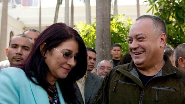La primera dama de Venezuela, Cilia Flores, y el diputado y alto rango chavista Diosdado Cabello (AP)