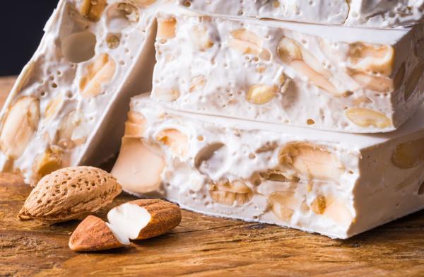 Las almendras contienen alto contenido proteíco y aportan aminoácidos esenciales (iStock)