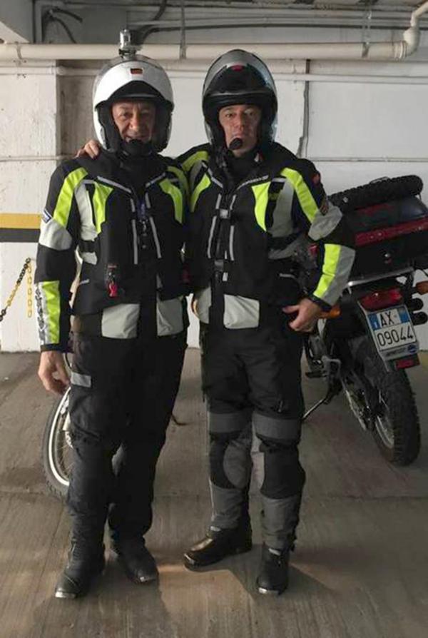 La cámara sobre el casco desató la sospecha e ira de los delincuentes (Facebook)