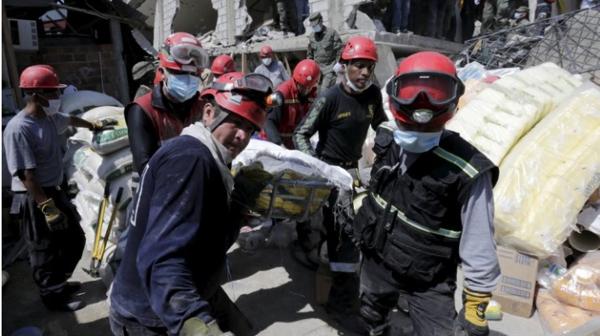 Se declararon 8 días de luto nacional en memoria de las víctimas del terremoto que llegaron a 673 (Reuters)