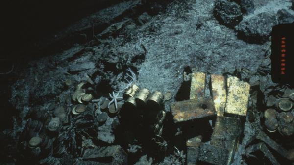 Parte del oro que rescató el robot Nemo en 1988 (AP)