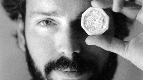 Tommy G. Thompson en 1989. Su inteligencia y preparación fueron claves para recuperar el tesoro. También para ocultarse de la justicia y esconderlo en un lugar secreto (AP)